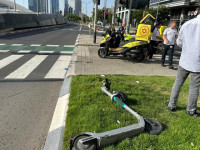 В центре Тель-Авива автобус сбил мужчину, ехавшего на электросамокате