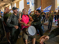 Противники реформы блокировали этаж прилета в аэропорту 