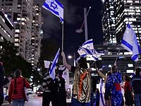 Акции протеста проходят возле домов политиков, сообщается о задержанных