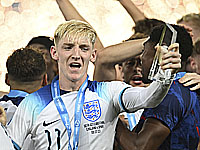 Молодежный чемпионат Европы. Лучший игрок - Энтони Гордон. Лучшие бомбардиры - два испанца и украинец