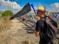 День протестов: демонстранты перекрывают трассы