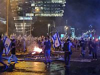 Полиция: в понедельник в ходе акций протеста пострадали 14 полицейских