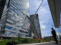 Очередная атака беспилотников, один БПЛА врезался в здание в 