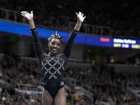 Симона Байлз в восьмой раз выиграла чемпионат США, установив возрастной рекорд