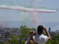 В Италии самолет потерпел крушение и рухнул на автомобиль, погибла 5-летняя девочка