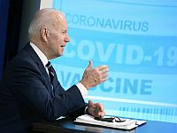 Байден привился новой вакциной от коронавируса и призвал последовать его примеру