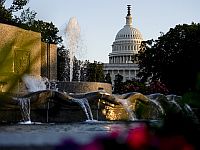 Конгресс США поддержал план временного финансирования правительства без выделения средств на Украину, Байден подписал