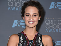 Актрисе Алисии Викандер, обладательнице 