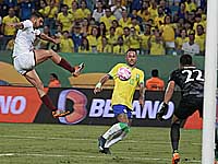 Отборочные матчи чемпионата мира. Бразильцы упустили победу. Удаление вратаря