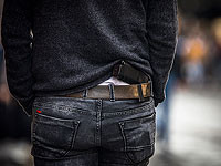 Минпрос разрешил родителям, имеющим лицензию на оружие, помогать в охране школ