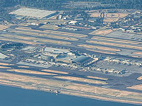 В США пилот во время полета попытался вывести из строя двигатели самолета