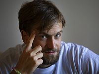 Петра Верзилова в Москве заочно приговорили к 8,5 годам колонии