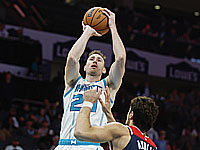 Дени Авдия набрал 9 очков. 