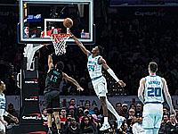 Дени Авдия набрал 11 очков.