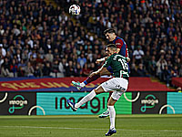 Левандовски забил два гола. 