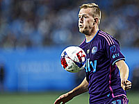 Отборочный матч Евро 2024. Нападающий сборной Польши потерял сознание после замены