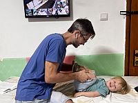 Ариэль Крайт предлагает услуги альтернативной медицины: избавьтесь от боли в мышцах, суставах и костях