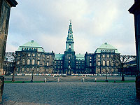 Парламент Дании принял закон, запрещающий сжигать религиозные тексты