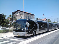 В Хайфе под колесами автобуса системы 