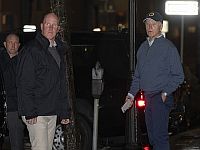 Джо Байден (справа) в момент аварии