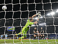 Лиэль Абада вернулся и вышел на замену.