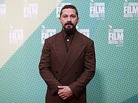 Шайа Лабаф прошел обряд конфирмации в католическую церковь и собирается стать дьяконом