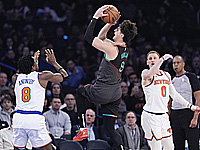 Дени Авдия набрал 15 очков.