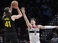 Дени Авдия набрал 13 очков. 