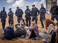 Протестующие перекрыли КПП