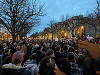 Перед российским посольством в Берлине прошел митинг в память об Алексее Навальном