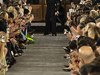 Дизайнер Коби Альперин завершил показ своей коллекции в Нью-Йорке под 