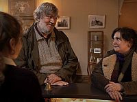 Стивен Фрай представил в Берлине фильм о возвращении в Аушвиц