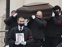 Похороны Навального: тысячи людей в Москве пришли проститься с политиком