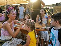 Финкомиссия Кнессета утвердила увеличение помощи работающим родителям детей младше 3 лет