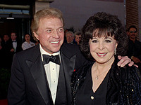 Американский актер и певец Стив Лоуренс умер в возрасте 88 лет