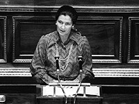 На западе Франции вандалы осквернили памятник Симоне Вейль