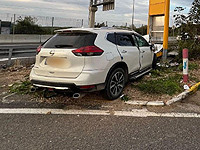 На трассе 77 автомобиль врезался в столб, двое мужчин серьезно травмированы