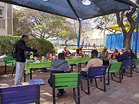 Школьники Ришон ле-Циона организовали завтрак для городских дворников