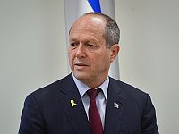 Нир Баркат встретился с послами стран Азии: все они надели значки в поддержку похищенных