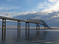 В Балтиморе корабль врезался в мост, ведутся поиски пропавших