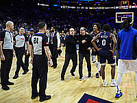 Скандал в матче НБА. Игрок оскорбил судей. Судьи позже признали ошибку