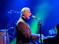 Мати Каспи подал в суд на кандидата в мэры Нетании за незаконное использование песни