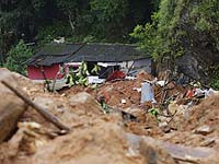 На побережье Испании, атакованном штормом 