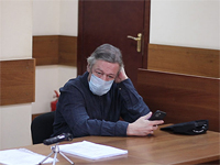 Mash: Михаилу Ефремову отказали в УДО. Адвокат опровергает