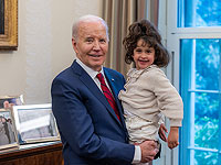 Джо Байден опубликовал фотографию с четырехлетней девочкой, вернувшейся из плена ХАМАСа