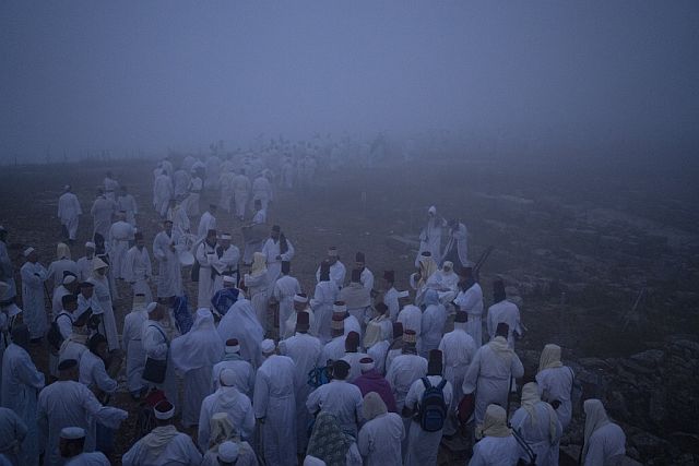 Самаритяне празднуют Песах на горе Гризим – над Шхемом. Фоторепортаж
Самаритяне празднуют Песах на горе Гризим – над Шхемом. Фоторепортаж