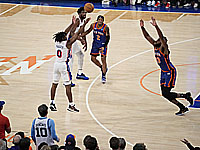 НБА. Тайрез Макси спас 