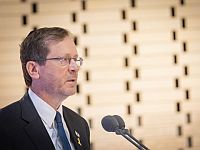 Герцог и Зеленский написали по букве в свитке Торы