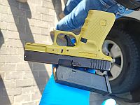 В Лоде полиция задержала двух вооруженных подозреваемых