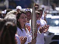 Глава МВД Франции: пресечены 32 попытки помешать эстафете олимпийского огня